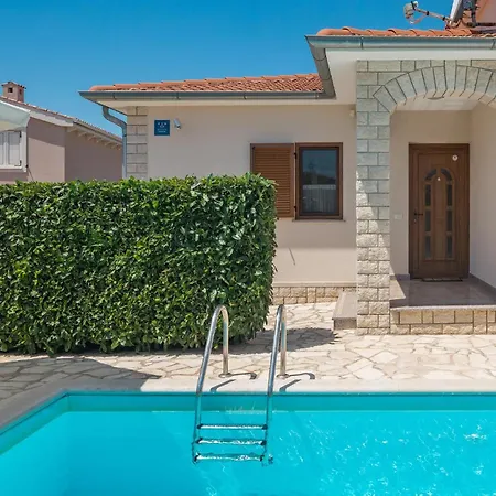 50 With Outdoor Swimmingpool Kastelir