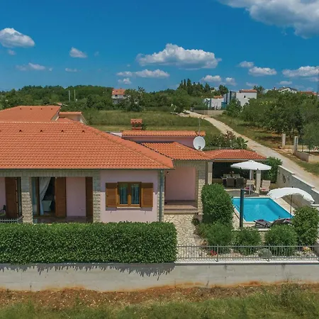 50 With Outdoor Swimmingpool *
