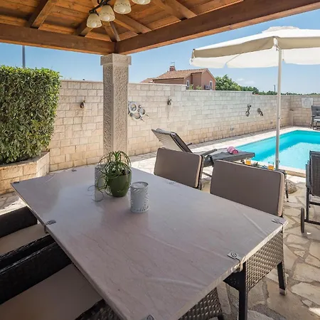 50 With Outdoor Swimmingpool *